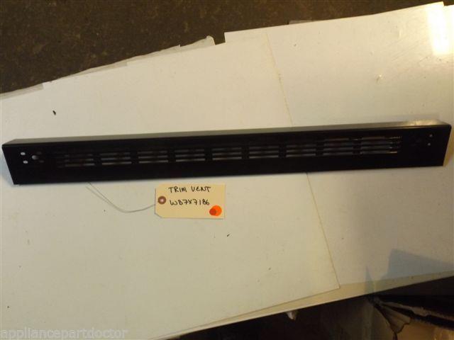GE STOVE WB7X7186 Trim Vent USED GE STOVE WB7X7186 Trim Vent USED